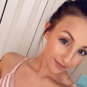 Meet your Posher, Caitlin